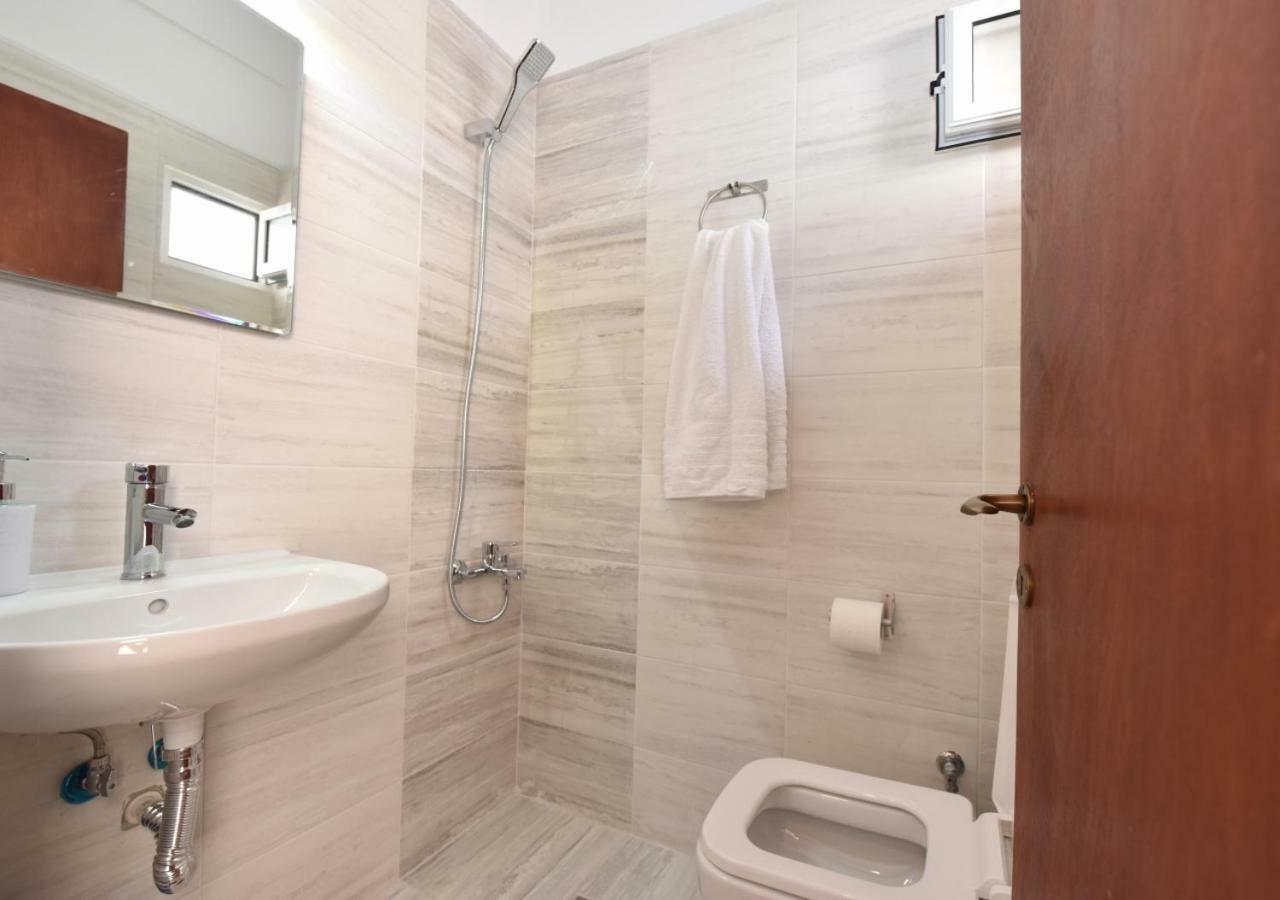 Alexandros Seaview Suites Флогита Екстериор снимка