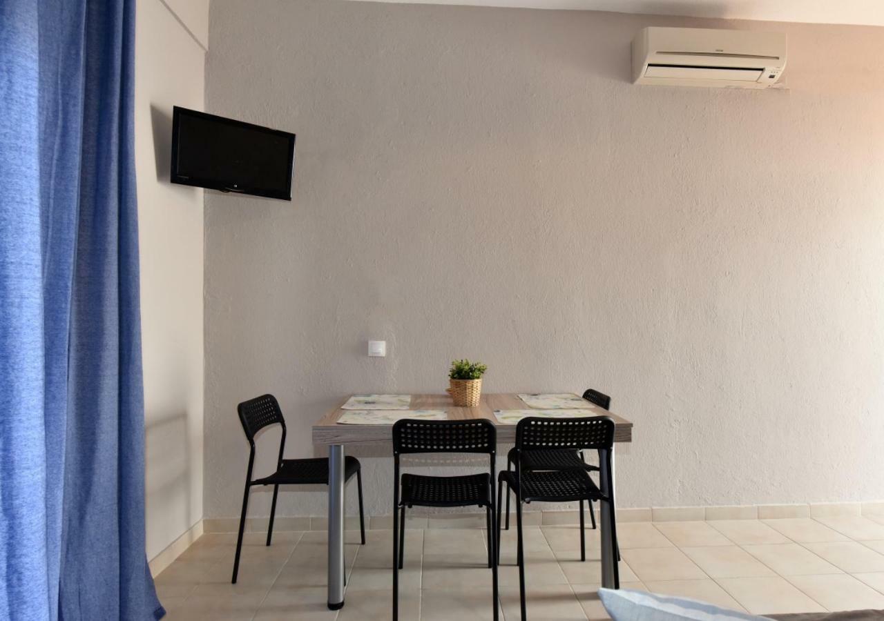 Alexandros Seaview Suites Флогита Екстериор снимка